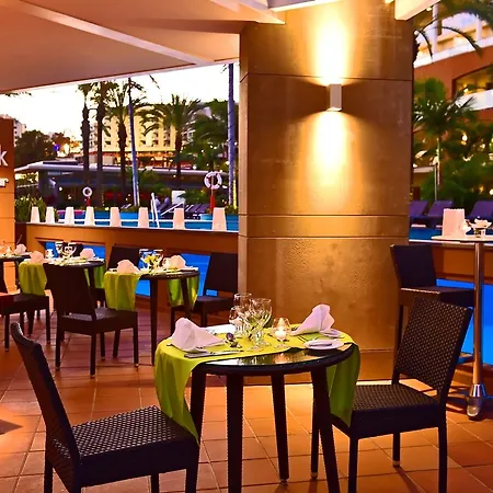 מלון Pestana Promenade Ocean פונשל